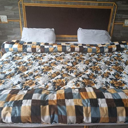 Hotel Pine Spring Дхарамсала Екстериор снимка