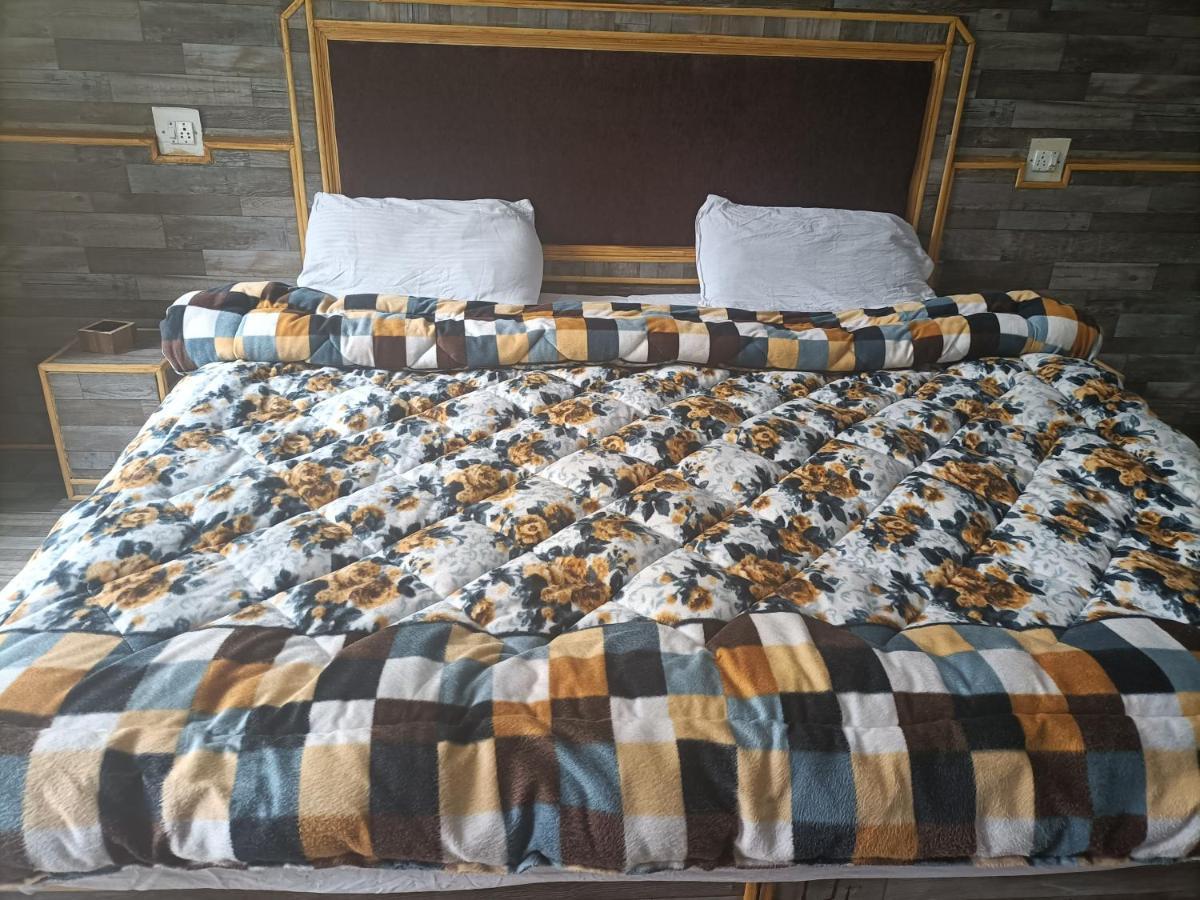 Hotel Pine Spring Дхарамсала Екстериор снимка