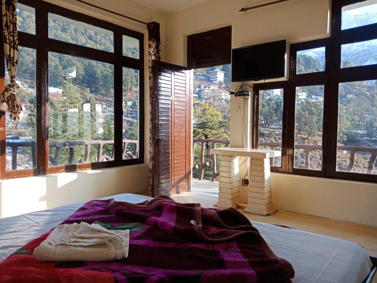 Hotel Pine Spring Дхарамсала Екстериор снимка