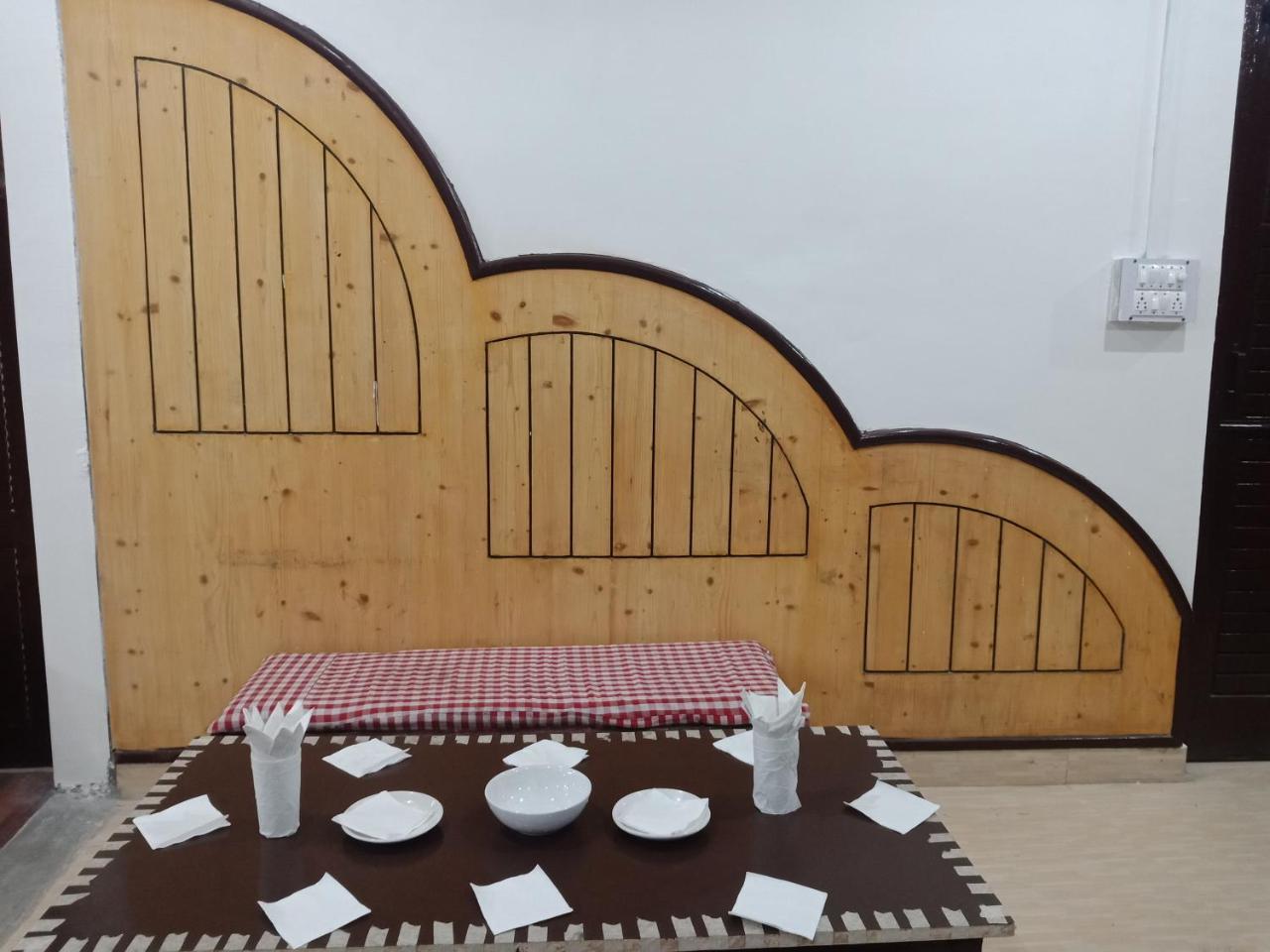 Hotel Pine Spring Дхарамсала Екстериор снимка