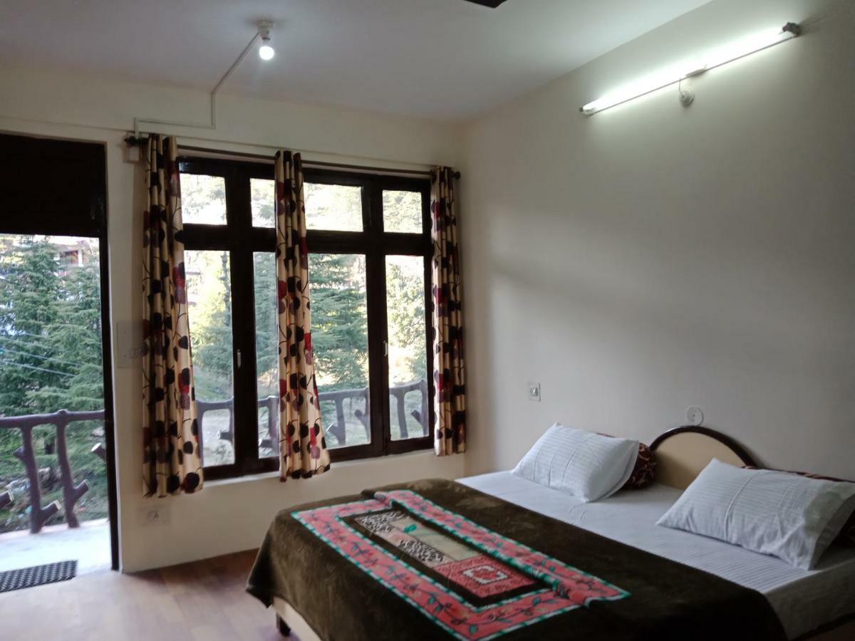 Hotel Pine Spring Дхарамсала Екстериор снимка