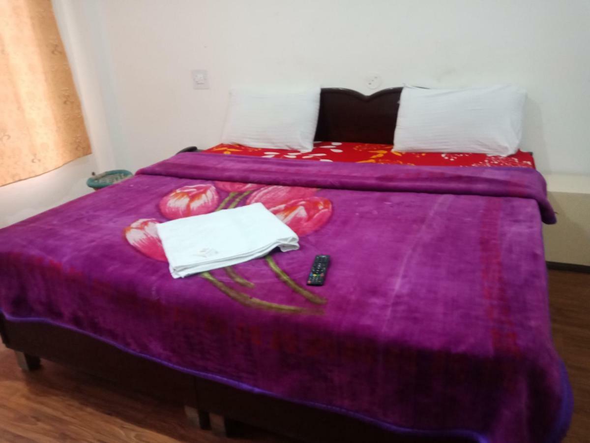 Hotel Pine Spring Дхарамсала Екстериор снимка